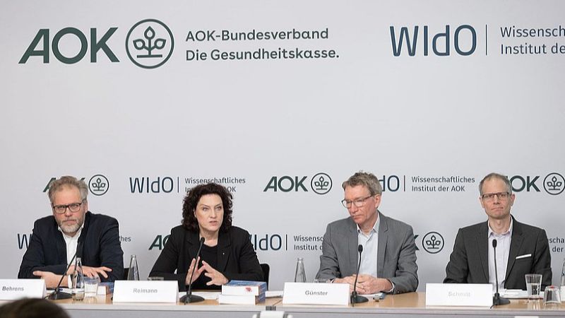 Pressekonferenz: V. l.: Dr. Kai Behrens, Dr. Carola Reimann, Christian Günster, Prof. Dr. Jochen Schmitt 